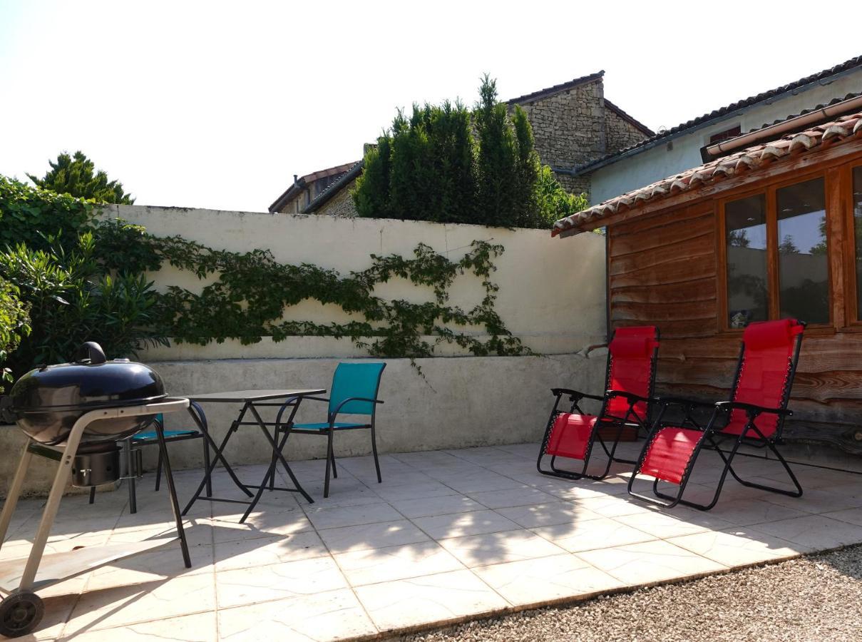 Gite Rural La Maison Mauve Ventouse Екстериор снимка